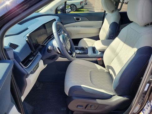 New 2026 Kia Carnival EX FWD image 22