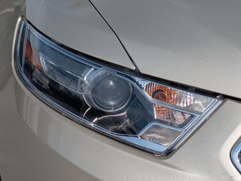 Used 2018 Ford Taurus SE image 10