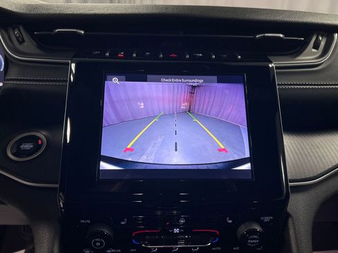 Used 2024 Jeep Grand Cherokee Altitude image 18