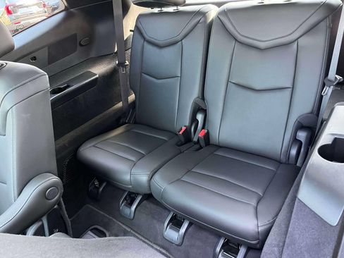 Certified 2025 Cadillac XT6 Premium Luxury w/ Technology Package AWD/4WD image 17