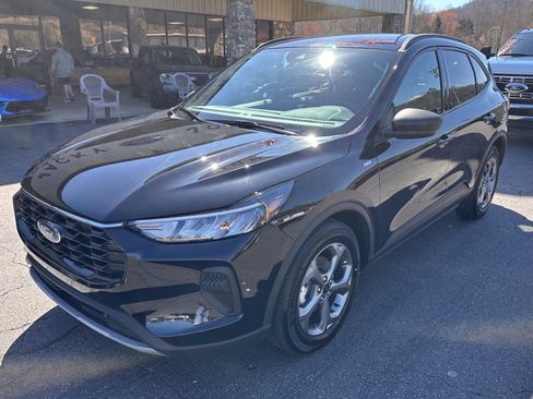 Used 2025 Ford Escape ST-Line FWD image 2