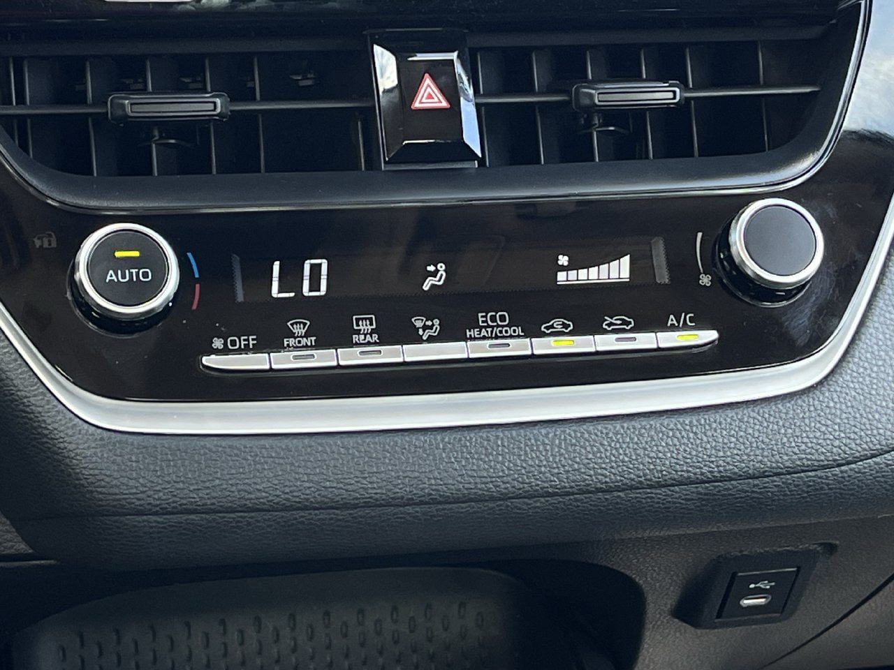 Used 2025 Toyota Corolla LE FWD image 18