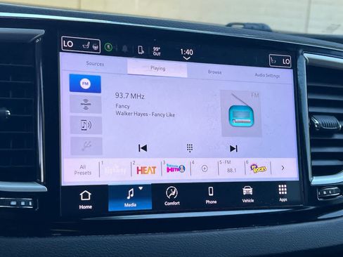 Used 2024 Chrysler Pacifica Touring-L FWD image 22