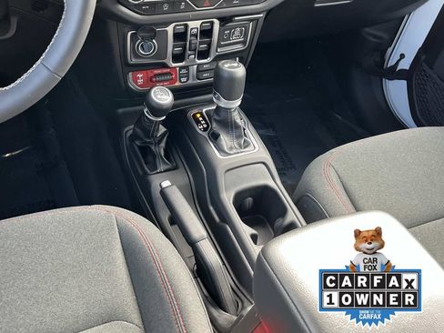 Used 2025 Jeep Wrangler Rubicon image 14