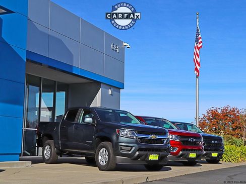 Used 2025 Chevrolet Suburban RST image 44