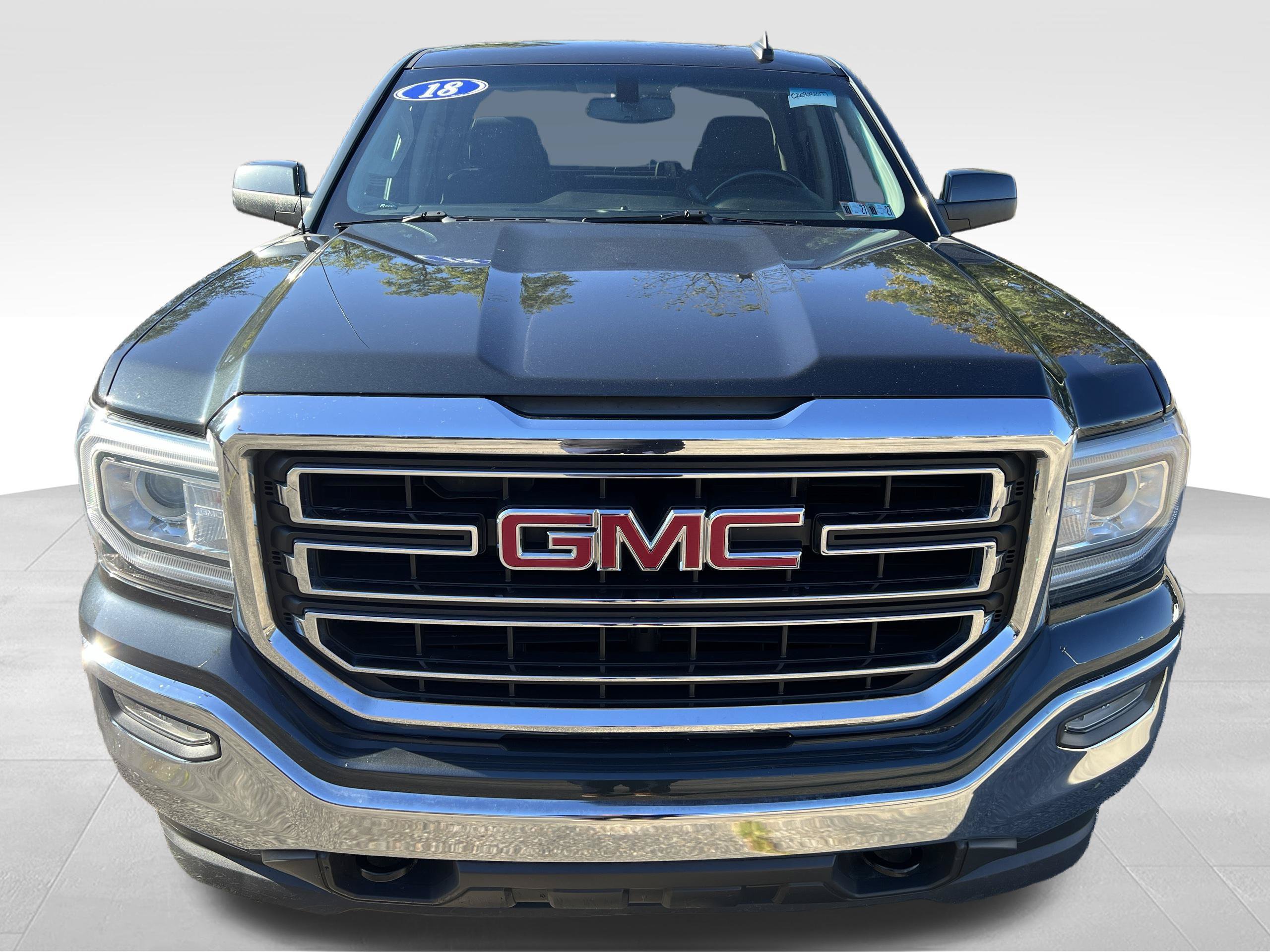 Used 2018 GMC Sierra 1500 SLE w/ SLE Value Package AWD/4WD image 2