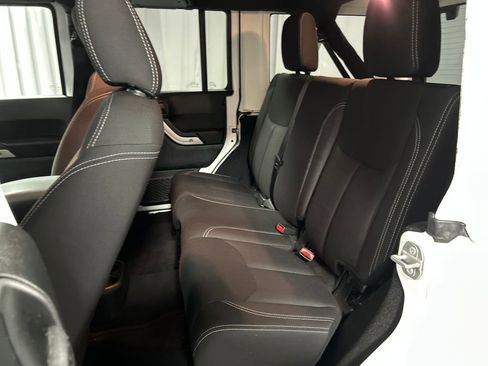 Used 2018 Jeep Wrangler Unlimited Sahara w/ Connectivity Group image 21