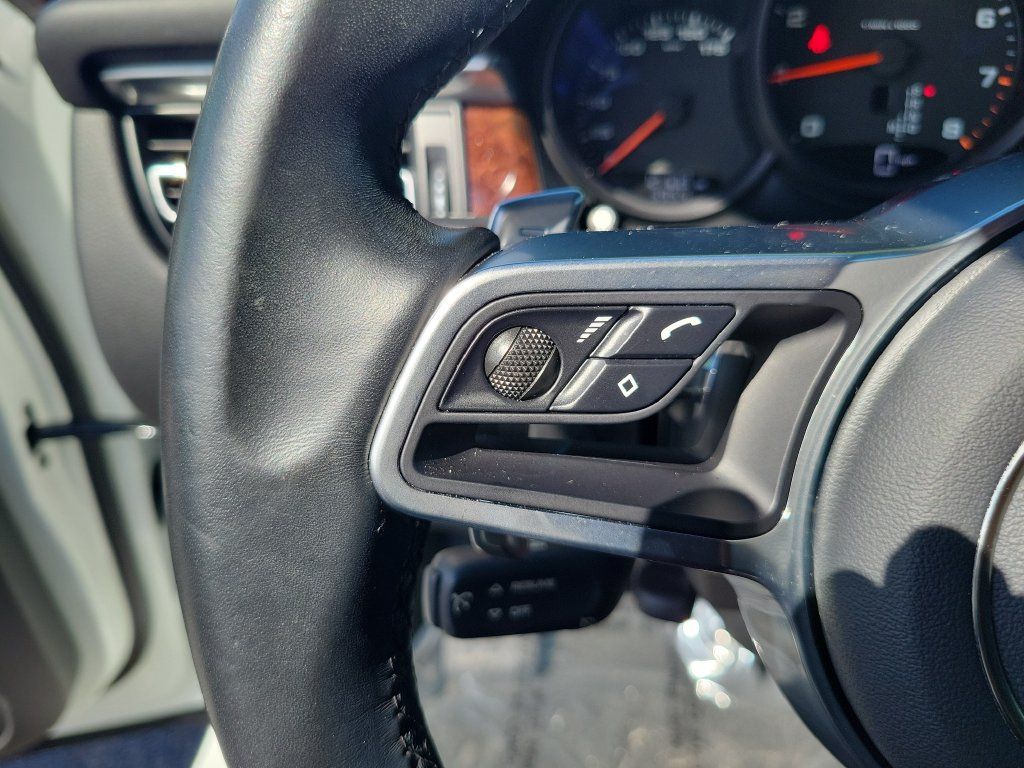 Used 2021 Porsche Macan AWD/4WD image 32