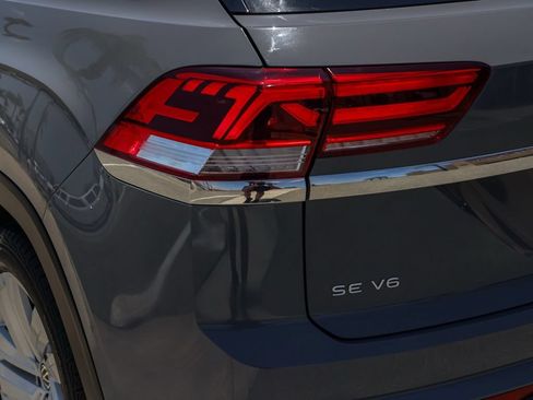 Used 2020 Volkswagen Atlas Cross Sport SE w/ Towing Package FWD image 7