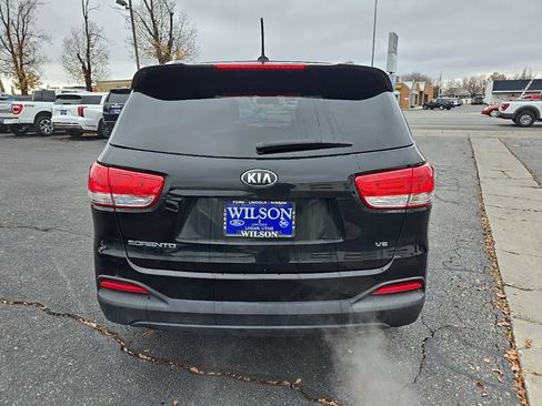 Used 2017 Kia Sorento LX image 7