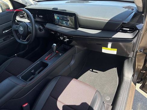 Certified 2025 Nissan Kicks SR FWD image 11