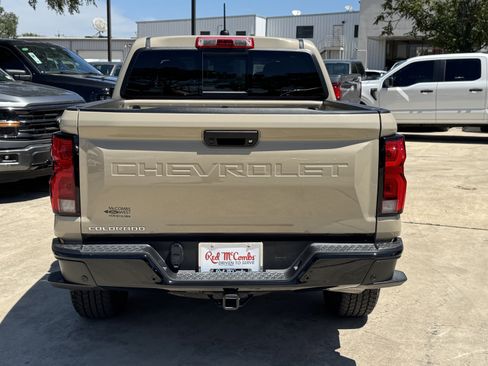 Used 2024 Chevrolet Colorado Z71 w/ Z71 Convenience Package 2 image 8