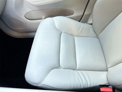 Used 2023 Volvo XC60 B5 Plus image 22