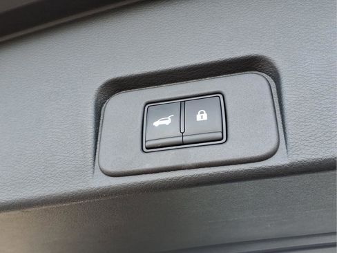 Used 2024 Nissan Rogue SV image 24