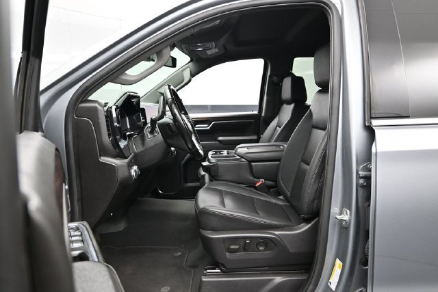 Used 2025 GMC Sierra 1500 SLT AWD/4WD image 19