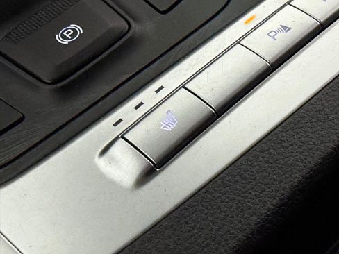 Used 2025 Kia Carnival FWD image 19