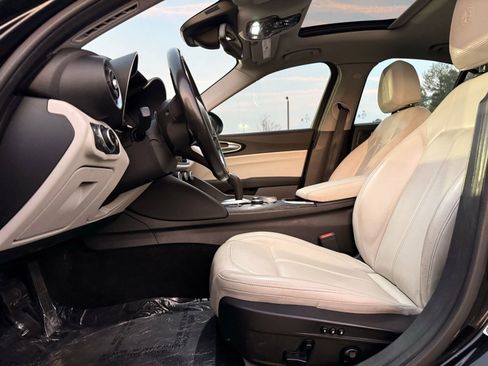 Used 2020 Alfa Romeo Giulia w/ Nero Edizione image 14