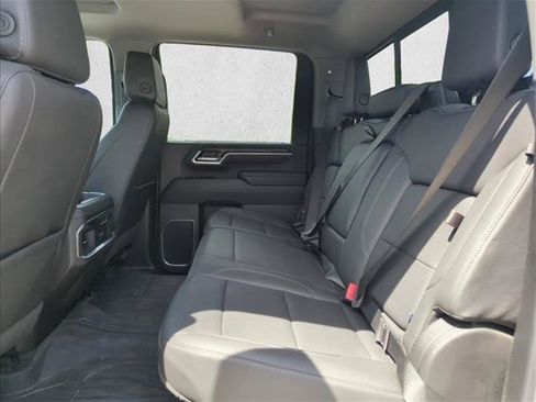 Used 2025 GMC Sierra 2500 SLT w/ SLT Premium Package AWD/4WD image 17