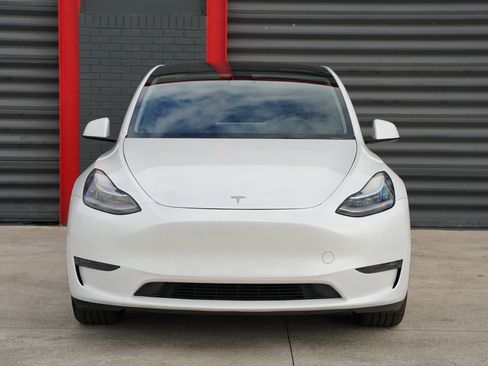 Used 2023 Tesla Model Y Long Range image 2