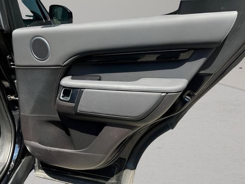 Used 2018 Land Rover Discovery SE image 33