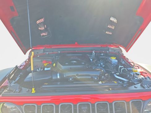 Used 2024 Jeep Wrangler Unlimited Rubicon w/ Technology Group image 23