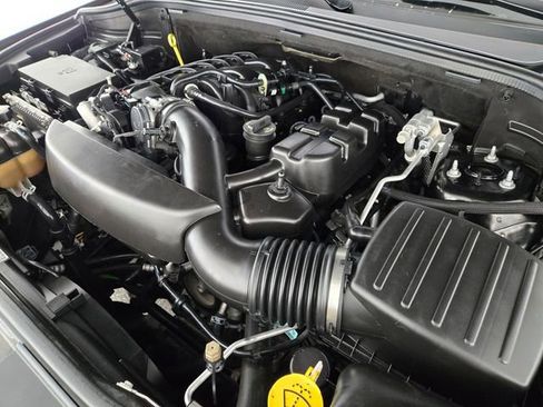 Used 2019 Jeep Grand Cherokee Altitude AWD/4WD image 19