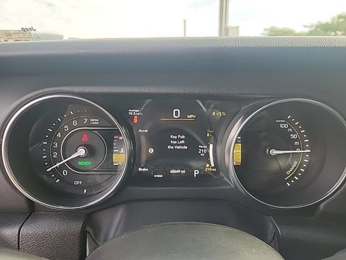 Used 2023 Jeep Wrangler Unlimited Sahara AWD/4WD image 21