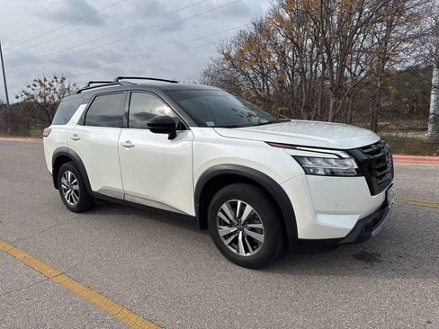 Used 2022 Nissan Pathfinder SL w/ SL Black Package image 3