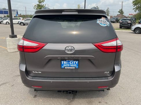 Used 2017 Toyota Sienna XLE w/ XLE Navigation Package AWD/4WD image 6