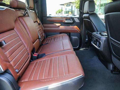 Used 2025 GMC Sierra 2500 Denali Ultimate AWD/4WD image 16