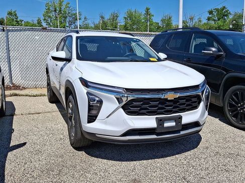 Used 2025 Chevrolet Trax LT w/ Driver Confidence Package FWD image 5