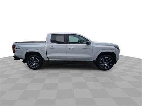 Used 2024 Chevrolet Colorado Z71 w/ Z71 Convenience Package 2 image 9