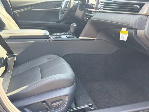 New 2026 Toyota Camry Hybrid FWD image 14