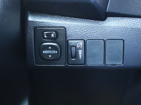 Used 2016 Toyota Corolla L image 38