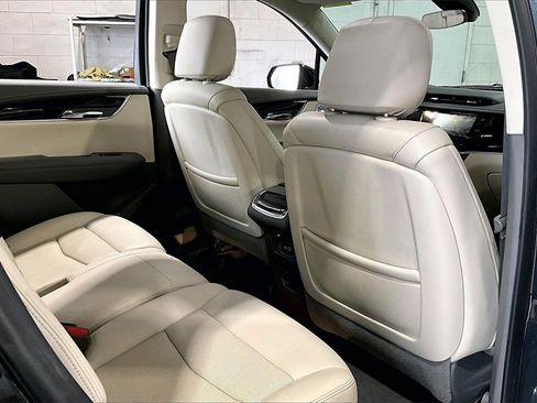 Used 2021 Cadillac XT6 Premium Luxury image 29