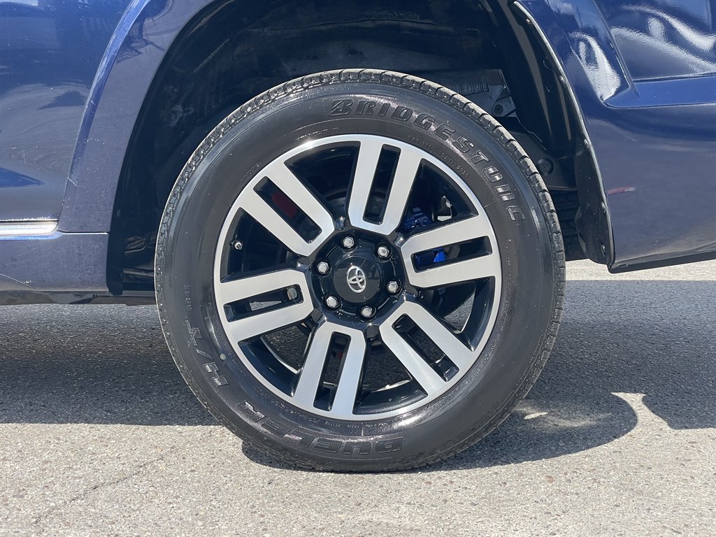 Used 2018 Toyota 4Runner Limited AWD/4WD image 34