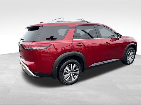 Used 2023 Nissan Pathfinder SL w/ Black Appearance Package image 7