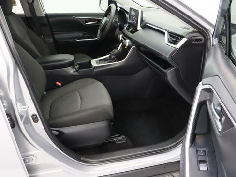 Used 2025 Toyota RAV4 XLE FWD image 37