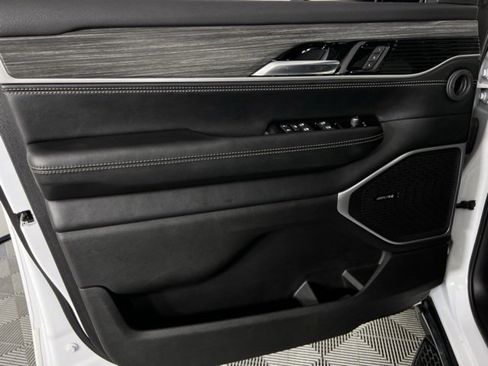 Used 2023 Jeep Wagoneer L Series III w/ Preferred Equipment Group image 32