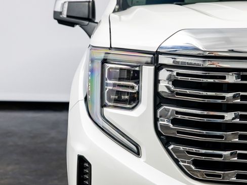 Used 2023 GMC Sierra 1500 Denali w/ Denali Reserve Package AWD/4WD image 3