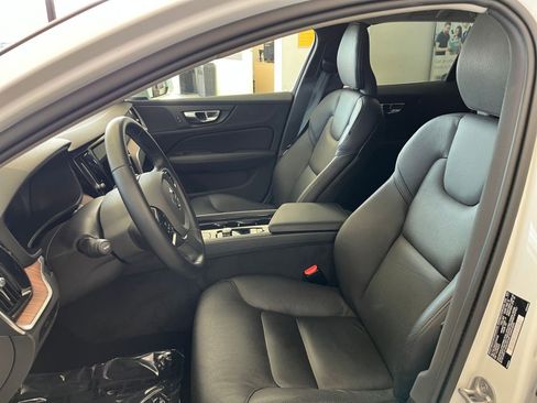 Used 2025 Volvo V60 B5 Cross Country Plus image 36