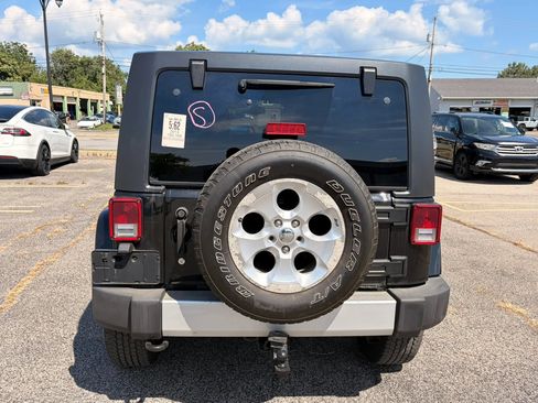 Used 2014 Jeep Wrangler Unlimited Sahara w/ Dual Top Group AWD/4WD image 5