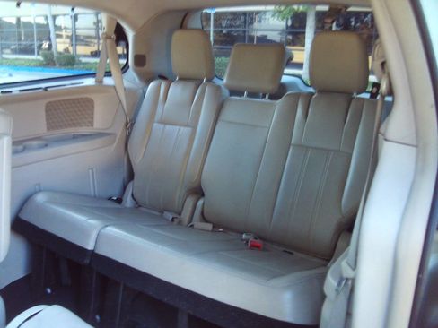 Used 2012 Chrysler Town & Country Touring-L w/ Entertainment Group #2 image 17