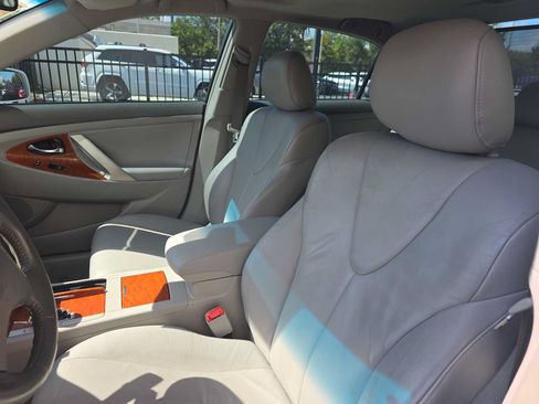Used 2011 Toyota Camry XLE w/ SE/XLE Extra-Value Pkg FWD image 15