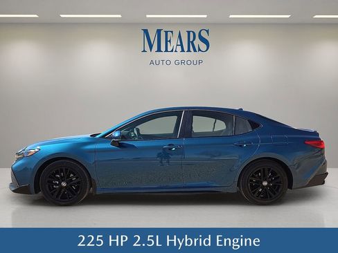 Used 2026 Toyota Camry SE w/ Convenience Package image 3