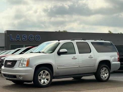 Used 2013 GMC Yukon XL SLE w/ Convenience Package AWD/4WD image 1