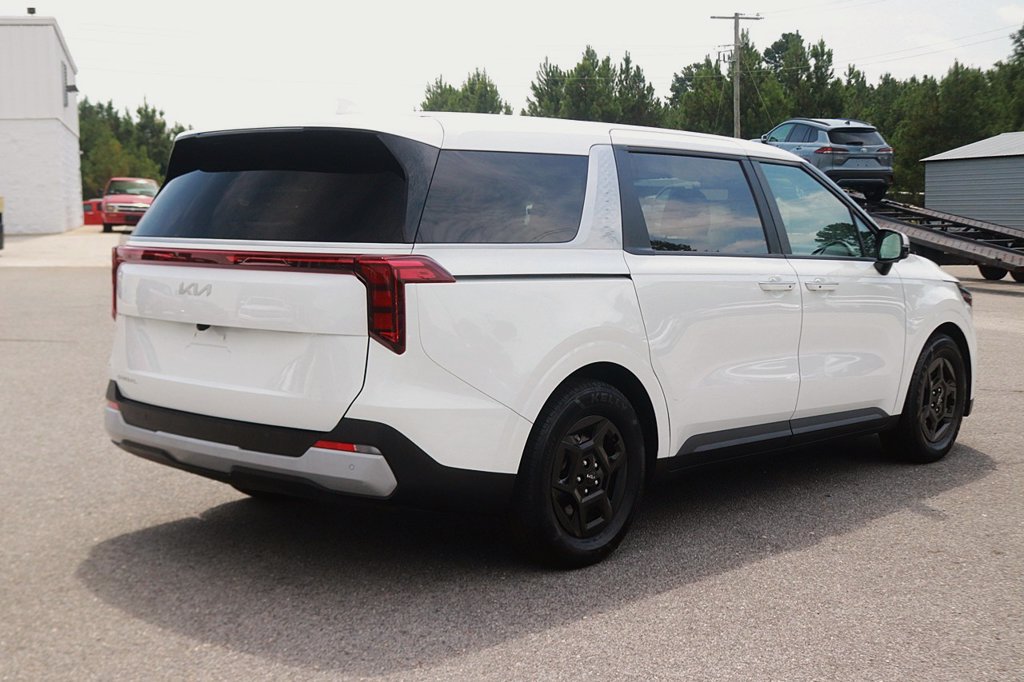 Used 2025 Kia Carnival FWD image 7