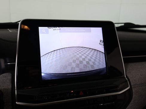 Used 2025 Jeep Compass Latitude w/ Sun & Sound Group AWD/4WD image 6