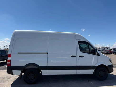 Used 2017 Mercedes-Benz Sprinter 2500 image 12