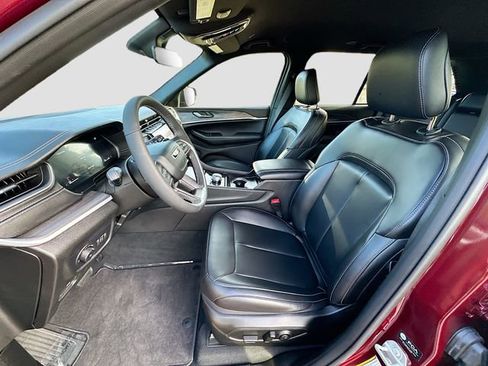 Used 2025 Jeep Grand Cherokee Limited image 21